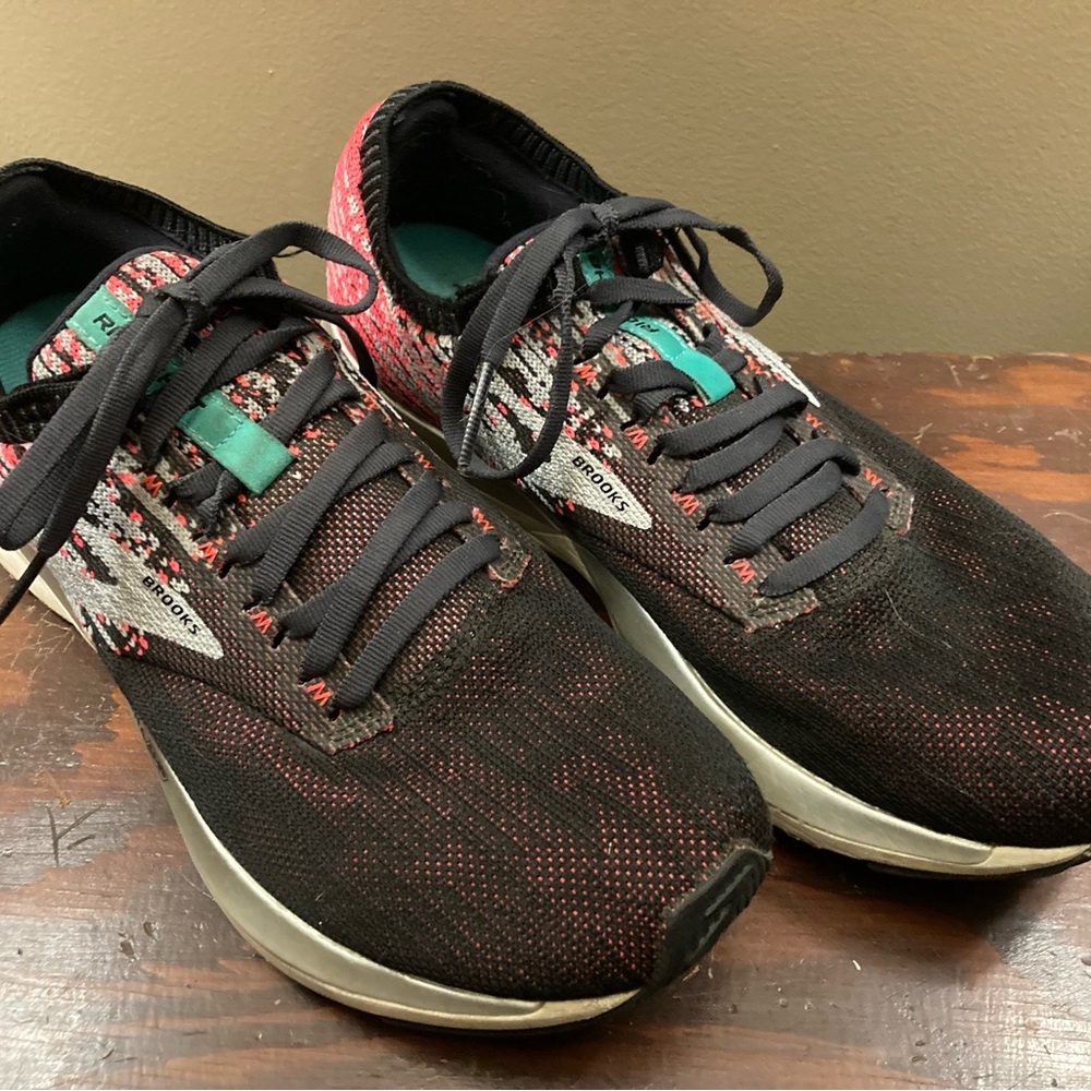 Brooks Women Sz 9 Shoes Black and Pink